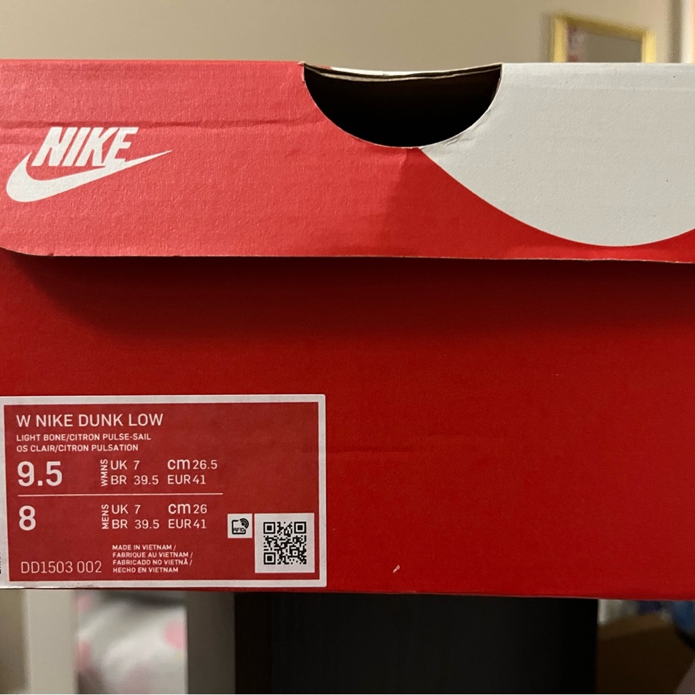 Nike Dunk Low citron pulse (yellow and grey) Shoe Box